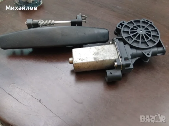 стъкло, моторче за стъкло и дръжка предна лява врата дачия дъстър, снимка 4 - Части - 55874155