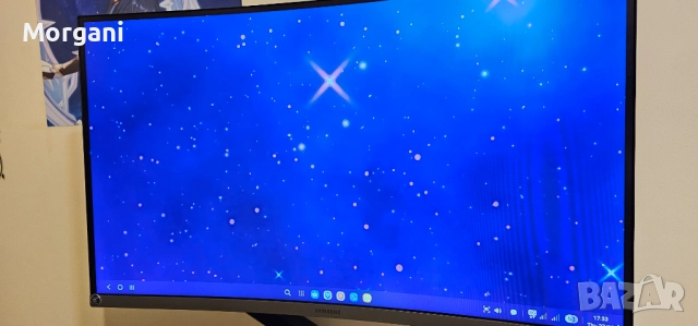 Монитор Samsung 27 инча с пневматична стойка