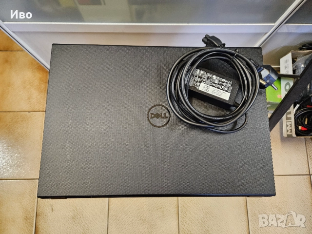 15,6" лаптоп DELL Inspirion 15 Има зарядно. Батерията държи. RAM 8GB SSD 128GB С Windows 10 Pro Преи, снимка 2 - Лаптопи за дома - 52718665