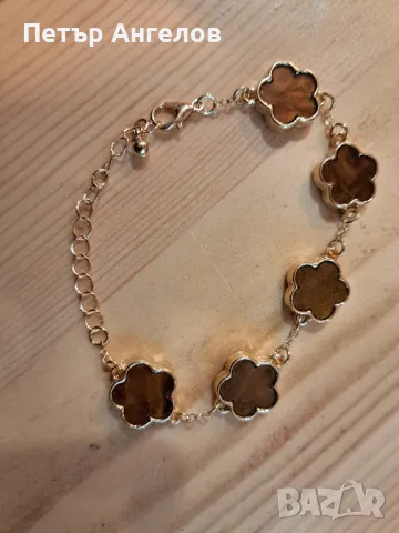 Страхотна изискана позлатена дамска гривна с кафяви детелинки, снимка 2 - Гривни - 47517354