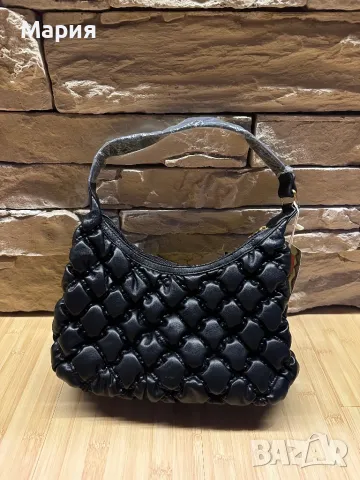 Дамска черна кожена чанта, снимка 4 - Чанти - 47350540