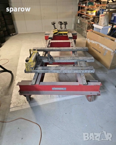 Стенд за катастрофирали автомобили. Дозер. Разпъвачка