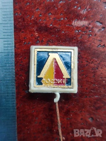 Продавам значки Левски, Балкански игри ,футбол Разград, снимка 2 - Антикварни и старинни предмети - 44396751