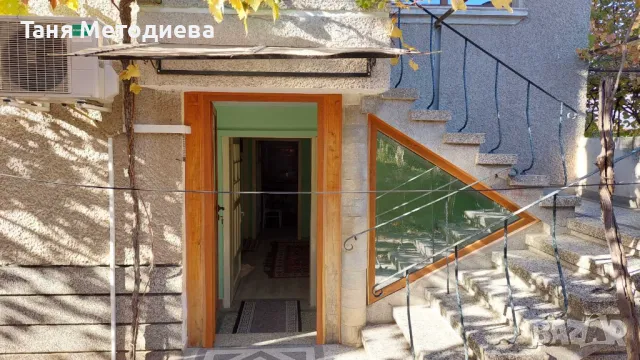 Масивна двуетажна къща 148м2, селскостопански постройки и двор 1126м2 с. Слатина 25км от Карлово, снимка 3 - Къщи - 50151884