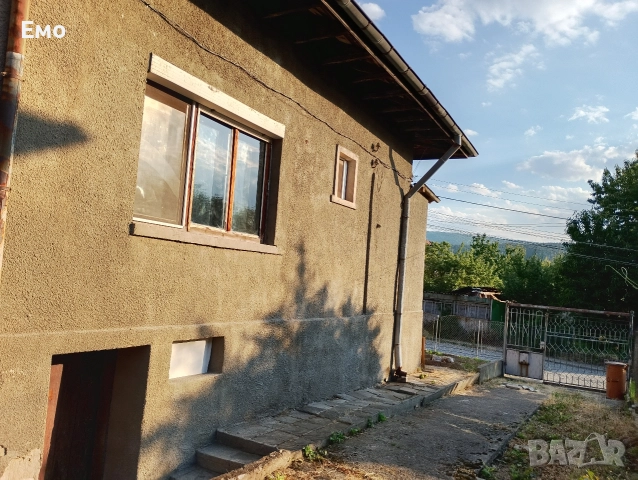 Собственик продава изгодно голям имот с ток и вода: 3 солидни къщи, 2 гаража, 4 мазета общо!, снимка 6 - Къщи - 52899773