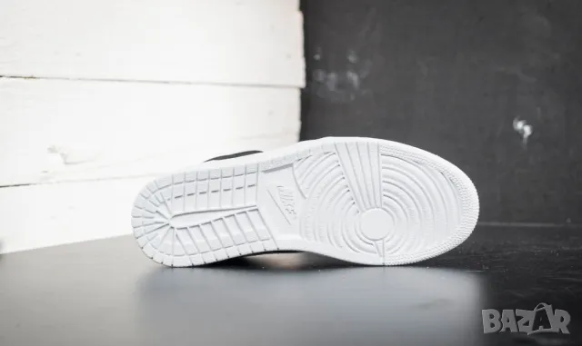 Nike Air Jordan 1 Retro Mid 'Black White'  номер 44 ,5  оригинални маратонки  , снимка 6 - Маратонки - 50292063