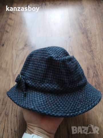 alfonso d'este - страхотна шапка КАТО НОВА