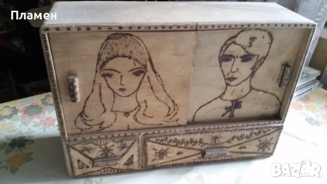 Дървена аптечка 