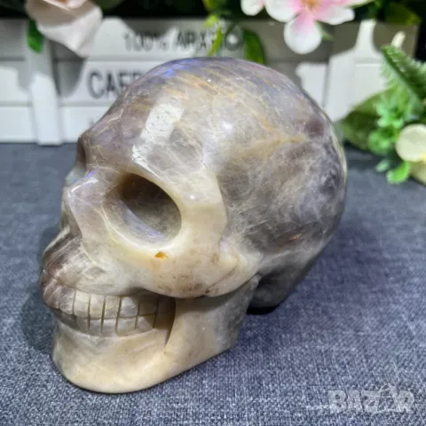 Череп издълбан от лунен камък, тегло 1кг. 11см., снимка 1
