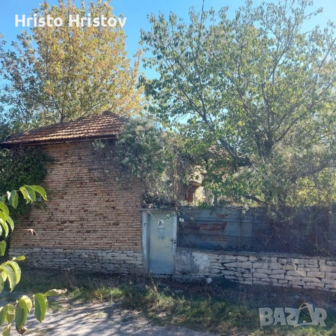 Къща в с. Макариополско до изхода на магистралата Варна - Търговище