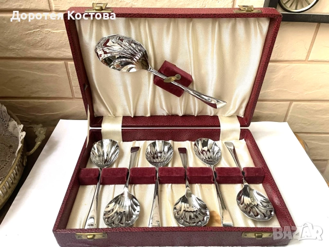 Красив комплект от Англия в оригиналната му кутия