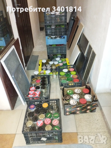 Продавам употребявани буркани на винт с различна вместимост