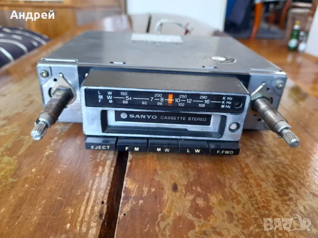 Стар автомобилен радиокасетофон Sanyo FT4306V, снимка 2 - Антикварни и старинни предмети - 56126476