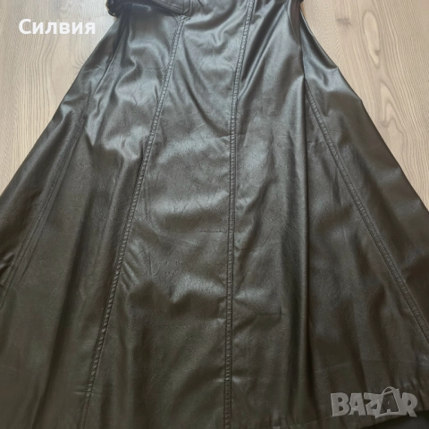 Чисто нова черна дълга лъскава кожена пола с колан, размер "M", снимка 12 - Поли - 52670227