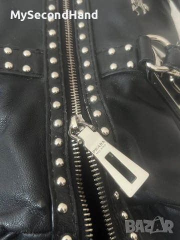 Prada оригинална кожена чанта, снимка 4 - Чанти - 56403514