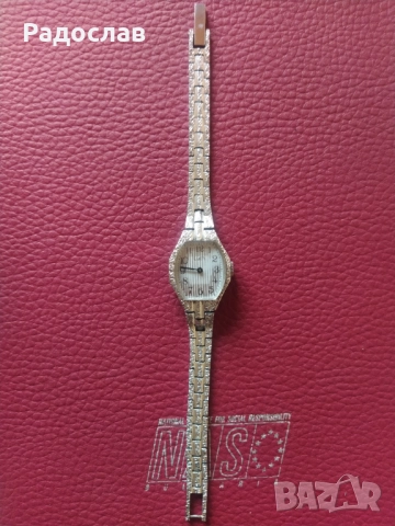 работещ дамски часовник Луч