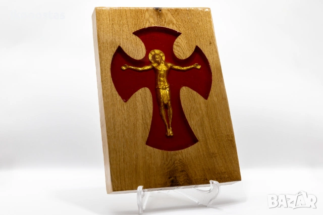 Релефна икона с Разпятието на Исус Христос в смола, снимка 2 - Икони - 53225074