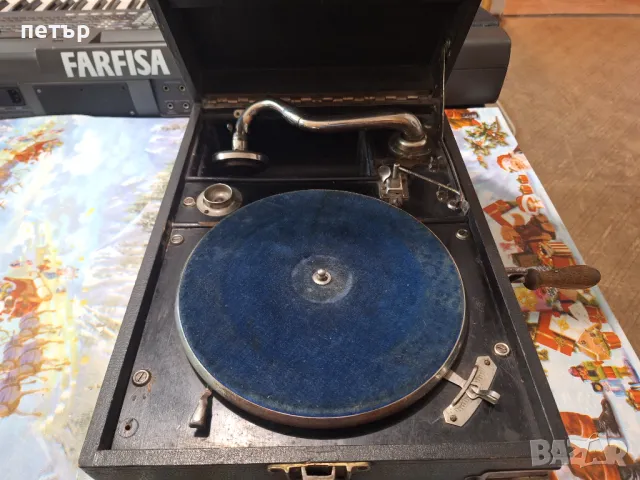 Ретро грамофон с манивела IMPERIAL, снимка 2 - Антикварни и старинни предмети - 50326376