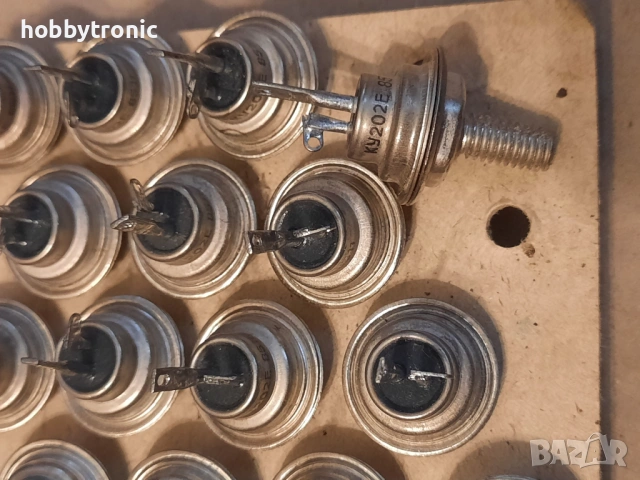 Съветски тиристори КУ202Н 400V 10A, КУ202Е 100V 10A, Български Т7-1 7A 100V