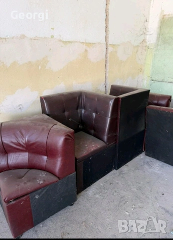 Продавам маси и дивани 