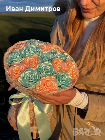 Продавам Вечен букет от ръчно изработени сатенени рози 🌹, снимка 5 - Романтични подаръци - 48831369