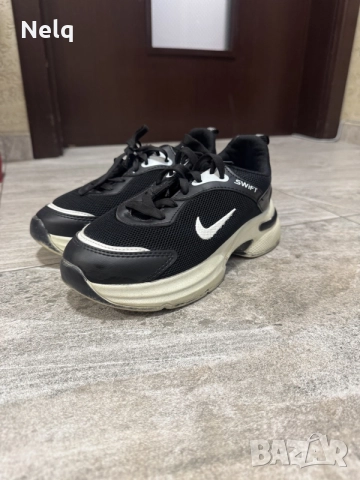 Дамски маратонки Найк/Nike, снимка 2 - Маратонки - 56269670