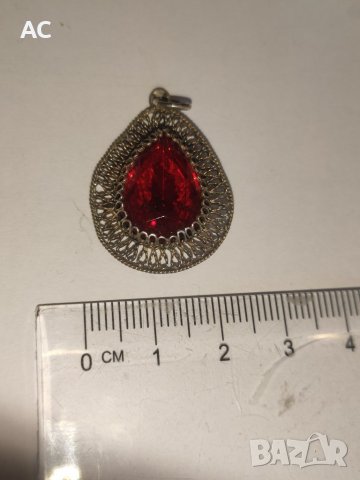 Сребърна висулка с червен камък , снимка 2 - Колиета, медальони, синджири - 38523383