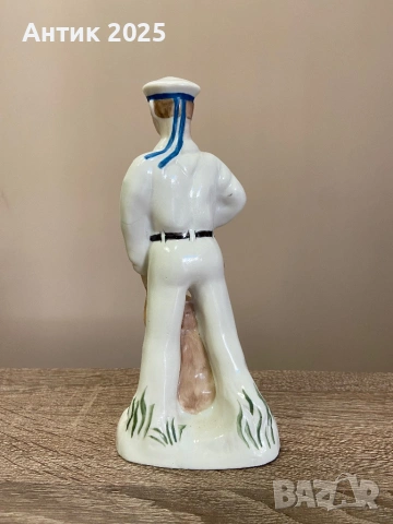 Винтидж порцеланова статуетка „Моряк с маймуна“, Коростенски порцеланов завод, СССР, снимка 2 - Антикварни и старинни предмети - 53235843