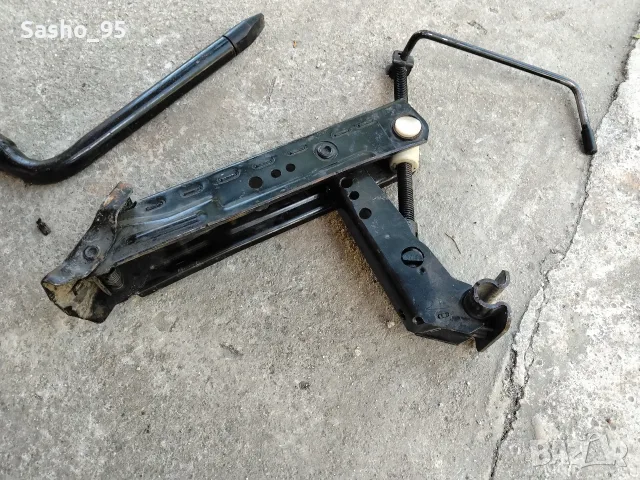 Крик и ключ 19 от Форд , снимка 5 - Аксесоари и консумативи - 56039507