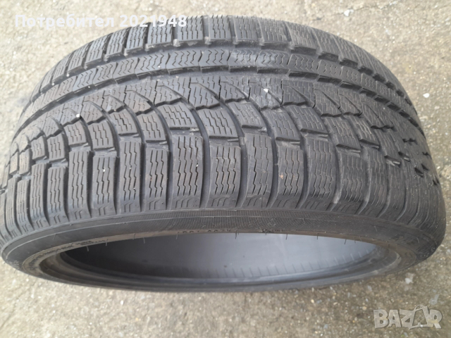 Продава една гума 245 40 20 цола