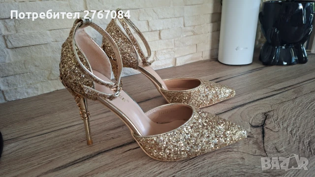 Продавам уникални златни обувки , снимка 7 - Дамски елегантни обувки - 50896234