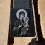 Гравирана икона Богородица с младенеца върху черен гранит за подарък, снимка 5