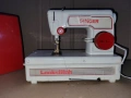  Продавам малка шевна машина Singer  Lockstitch, снимка 4