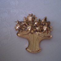 Винтидж  брошка кошничка аметист кристал жълт метал, снимка 3 - Антикварни и старинни предмети - 39650202