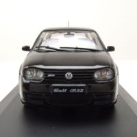 VW Golf 4 R32 2003 - мащаб 1:43 на Solido моделът е нов в PVC дисплей-кейс, снимка 5 - Колекции - 44474866