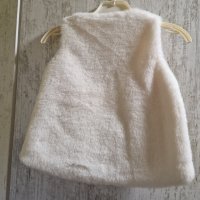 Бебешки бял елек, снимка 2 - Бебешки якета и елеци - 42611102