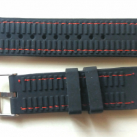 Черна силиконова каишка с червен конец 24мм., снимка 2 - Каишки за часовници - 36535209