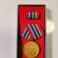 Медал на Държавния съвен на КУБА по случай 30 години от революцията плюс миниатюра , снимка 2 - Антикварни и старинни предмети - 42714923