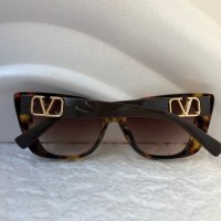 Valentino дамски слънчеви очила котешко око с лого 1:1, снимка 6 - Слънчеви и диоптрични очила - 35495445