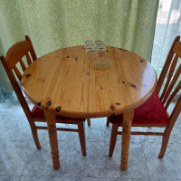Кръгла кухненска трапезна разтегателна маса с 4 броя кухненски стола, налични 3 комплекта, снимка 4 - Маси - 44713355