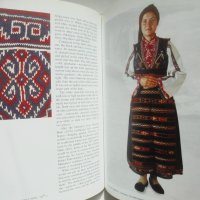 Книга Colours and fabrics from Bulgaria - Krasimir Stoilov 2005 г., снимка 5 - Други - 42681963