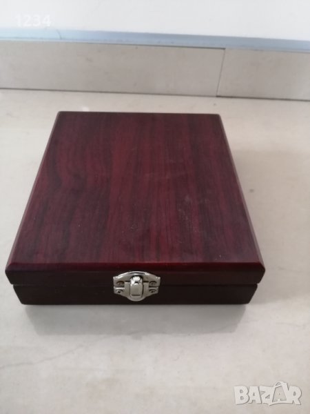 Дървена кутия 16.5 х 14.5 h 4.5 cm. , снимка 1