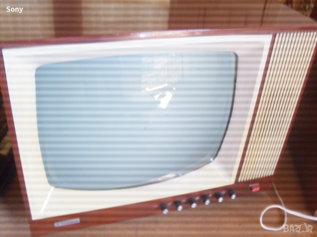 Стар български телевизор с покривало и крака., снимка 1