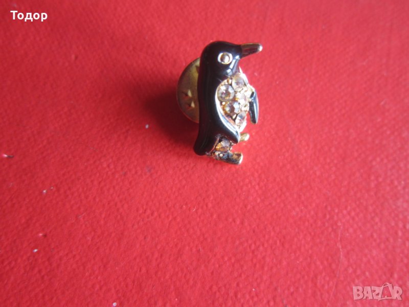 Позлатена брошка знак с камъни , снимка 1