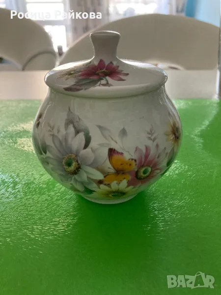 Порцеланово бурканче, снимка 1