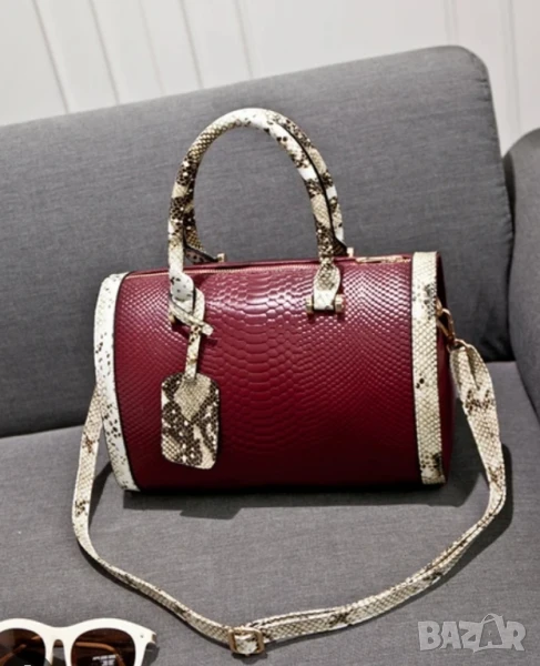 Дамска чанта с декорация от бяла змийска кожа, снимка 1