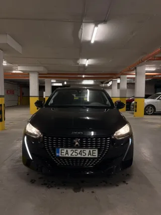 продавам Peugeot 208e