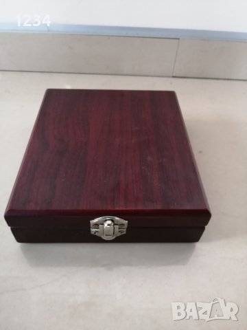 Дървена кутия 16.5 х 14.5 h 4.5 cm. , снимка 1