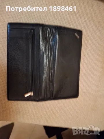 Продавам дамски портфейл. 