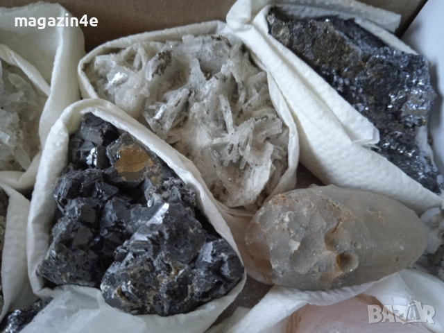 Sale, Кутия с минерали от България,естествени кристали и камъни, за колекционери геолози любители, , снимка 4 - Колекции - 51854687